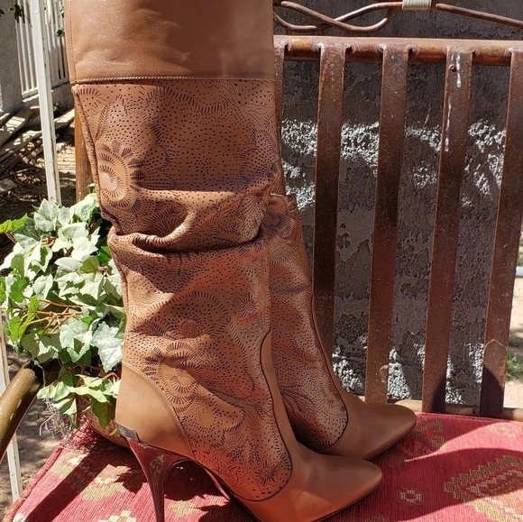 Burberry Tan Perforated Leather Knee High‎ BootsV - Picture 4 of 15